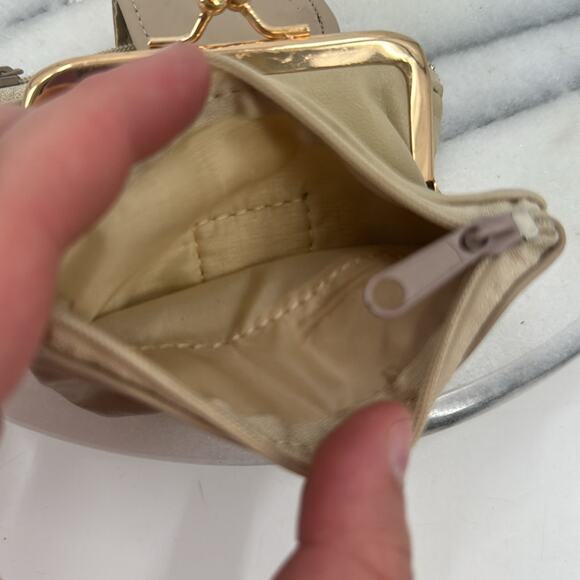 NWT cream leather coin purse - Picture 5 of 5